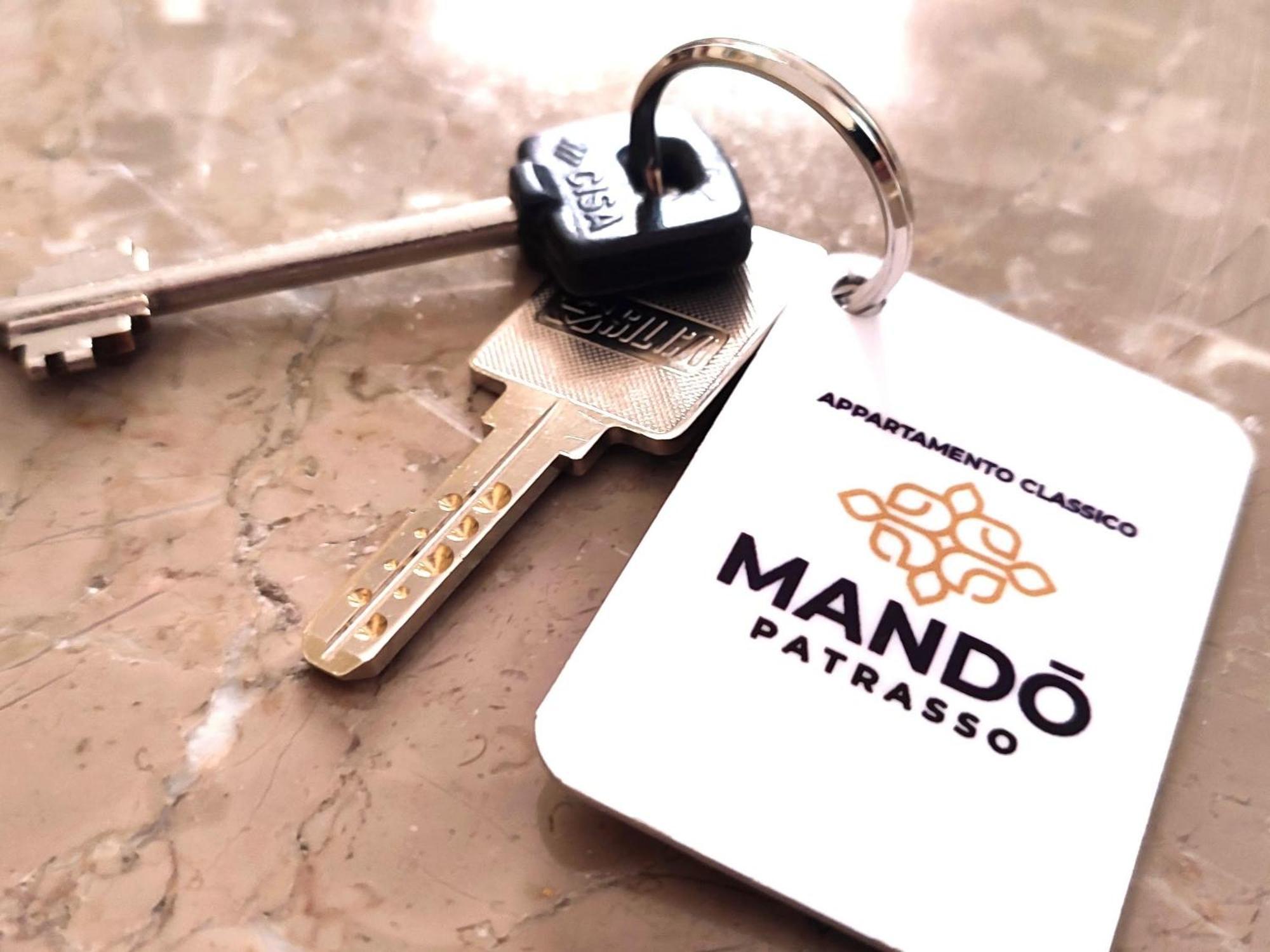 Mando Patrasso - Classical Apartment In The Center Of Patras With Free Parking Eksteriør bilde