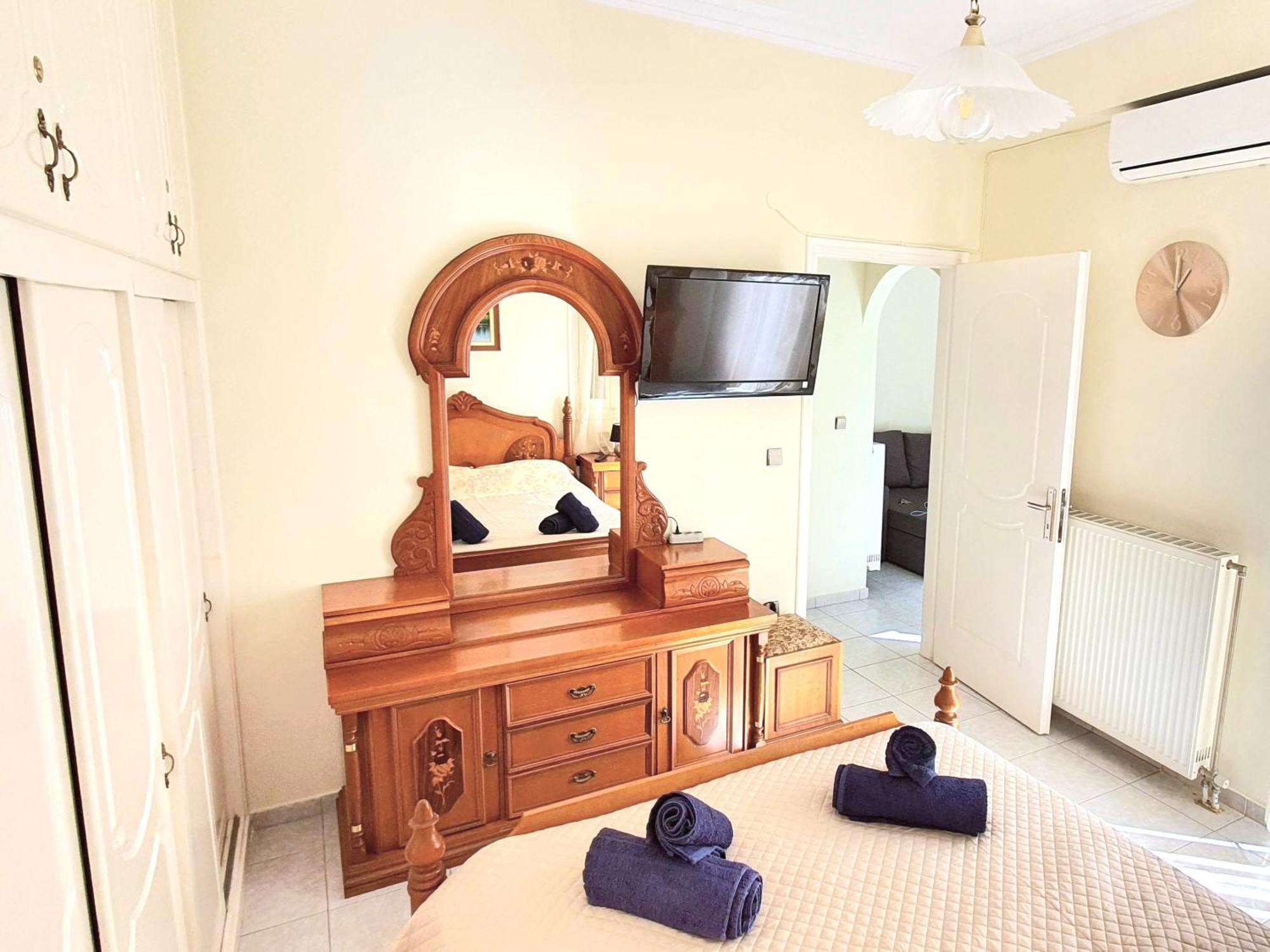 Mando Patrasso - Classical Apartment In The Center Of Patras With Free Parking Eksteriør bilde